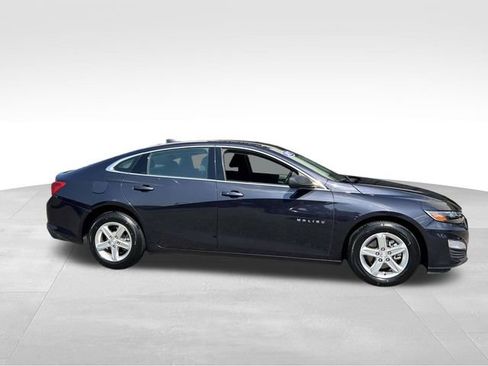 Used 2022 Chevrolet Malibu LS FWD image 2