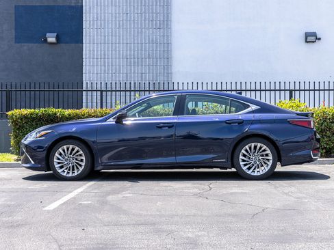 Used 2019 Lexus ES 300h w/ Accessory Package 2 FWD image 5