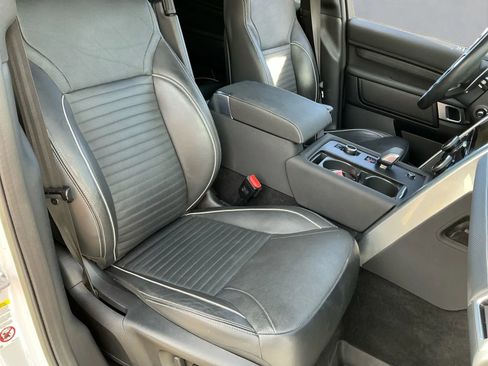 Used 2023 Land Rover Discovery S R-Dynamic image 22