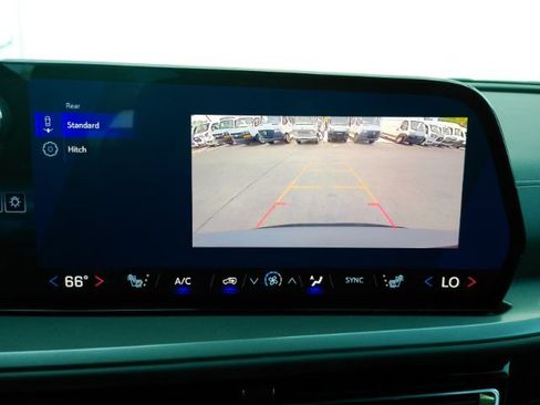 Used 2026 Chevrolet Traverse LT FWD image 10