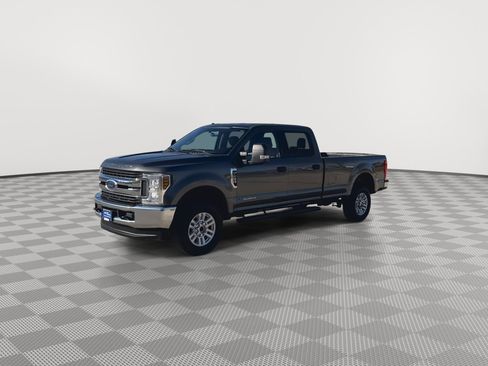 Used 2019 Ford F250 XLT w/ Camper Package image 31