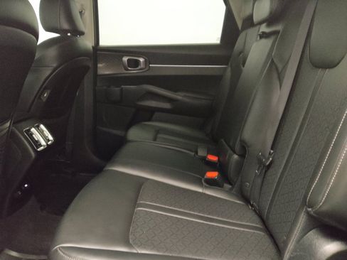 Used 2023 Kia Sorento S FWD image 18