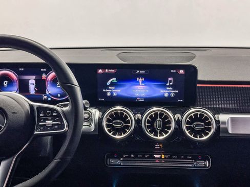 Used 2023 Mercedes-Benz GLB 250 image 13