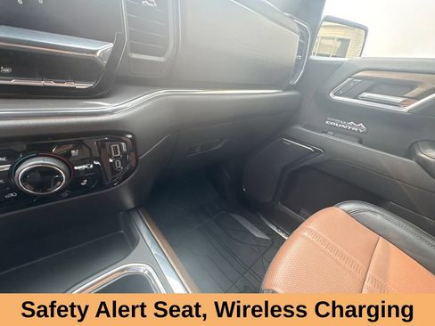 Used 2023 Chevrolet Silverado 1500 High Country w/ Technology Package AWD/4WD image 41