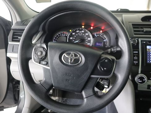 Used 2013 Toyota Camry LE FWD image 13