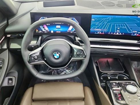 Used 2025 BMW 530i RWD image 36