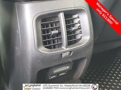 Used 2020 Jeep Cherokee Latitude Plus AWD/4WD image 22