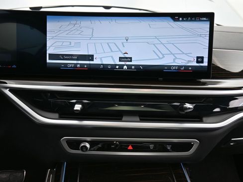 Used 2025 BMW X7 M60i image 14