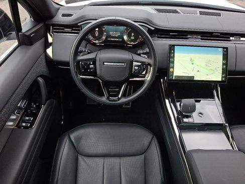 Used 2025 Land Rover Range Rover Sport Dynamic SE image 4