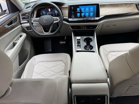 Used 2024 Volkswagen Atlas SE AWD/4WD image 16