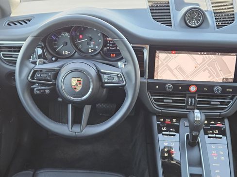 Certified 2025 Porsche Macan image 25