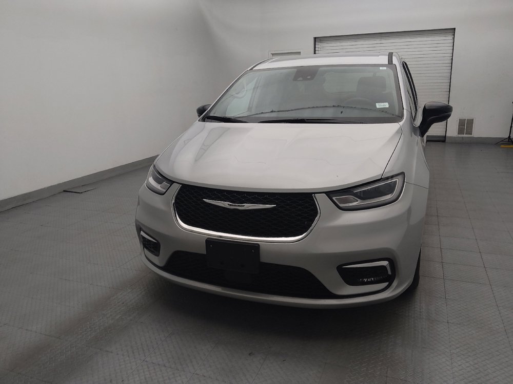 Used 2024 Chrysler Pacifica Touring-L FWD image 15