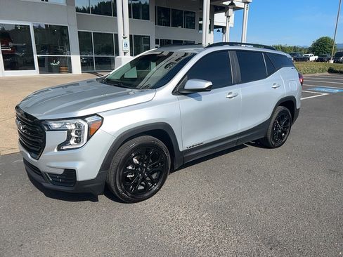 Used 2022 GMC Terrain SLE w/ Driver Convenience Package AWD/4WD image 2
