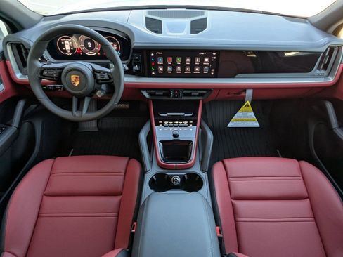 Certified 2025 Porsche Cayenne image 21