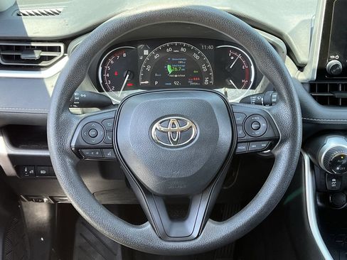 Used 2025 Toyota RAV4 XLE AWD/4WD image 11