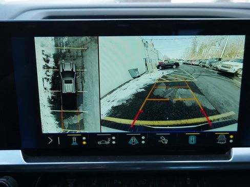 Used 2024 Chevrolet Silverado 2500 High Country w/ High Country Premium Package image 17