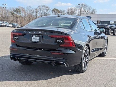 Used 2019 Volvo S60 T5 R-Design image 3