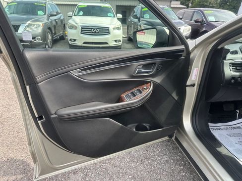 Used 2014 Chevrolet Impala LT w/ Convenience Package FWD image 11