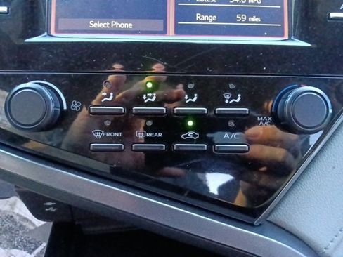 Used 2019 Toyota Camry L image 24