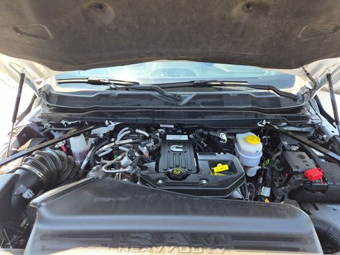 Used 2025 RAM 2500 Laramie AWD/4WD image 32