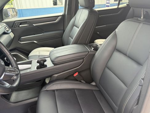 Used 2026 GMC Acadia Elevation w/ Elevation Premium Package AWD/4WD image 11