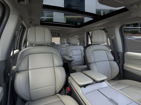 New 2026 Lincoln Navigator Reserve w/ Jet Appearance Package image 10