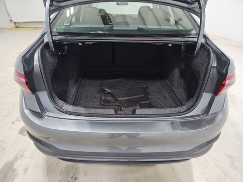 Used 2025 Volkswagen Jetta SE image 16