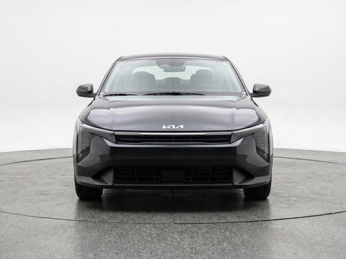 Used 2025 Kia K4 LXS image 2
