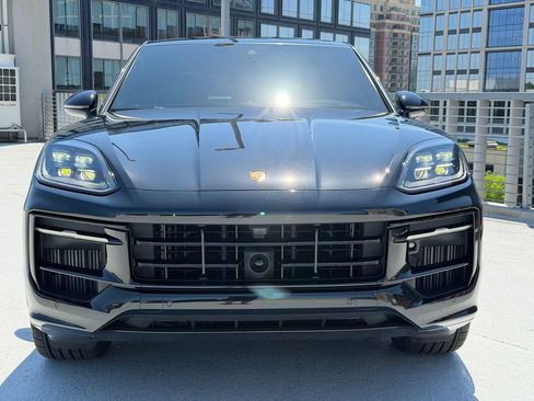 Certified 2025 Porsche Cayenne GTS AWD/4WD image 10