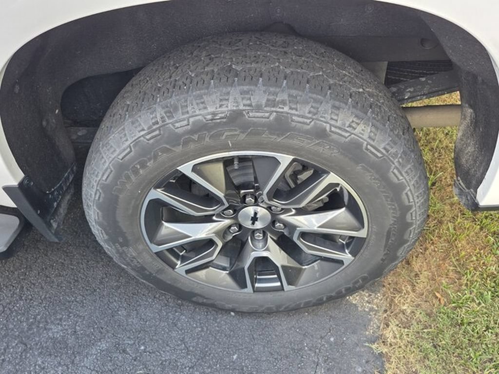 Used 2023 Chevrolet Silverado 1500 RST AWD/4WD image 5