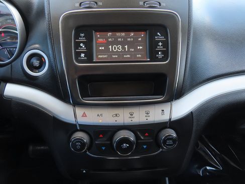 Used 2017 Dodge Journey SXT w/ Comfort/Convenience Group FWD image 25