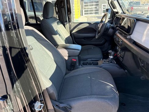 Used 2024 Jeep Gladiator Sport image 13