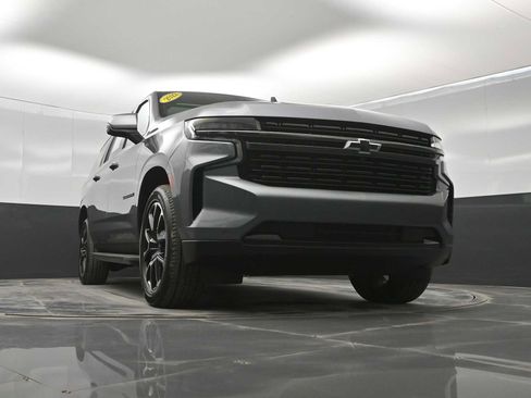 Used 2022 Chevrolet Suburban RST w/ Luxury Package AWD/4WD image 32