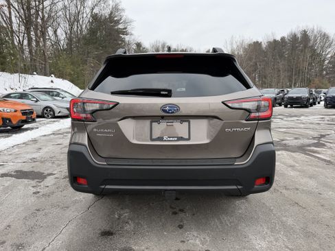 Used 2023 Subaru Outback Premium image 11