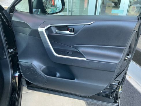Used 2025 Toyota RAV4 XLE AWD/4WD image 16