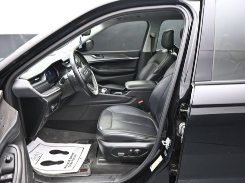 Used 2021 Jeep Grand Cherokee L Limited AWD/4WD image 9