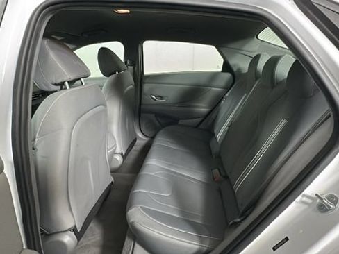 Used 2022 Hyundai Elantra SEL w/ Convenience Package FWD image 26
