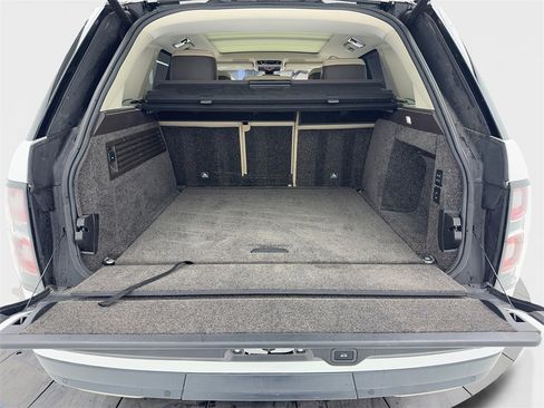 Used 2020 Land Rover Range Rover HSE image 13