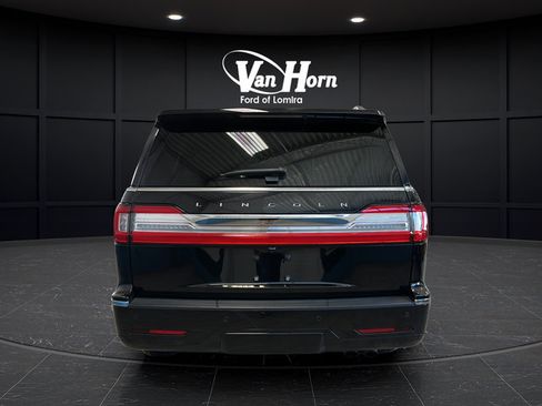 Used 2018 Lincoln Navigator Select AWD/4WD image 6