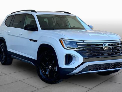 New 2026 Volkswagen Atlas Peak Edition AWD/4WD image 2