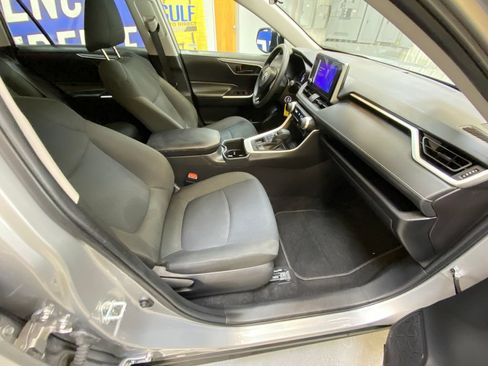 Used 2025 Toyota RAV4 LE AWD/4WD image 25