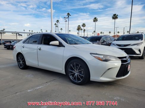 Used 2017 Toyota Camry XLE image 2