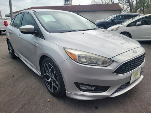 Used 2015 Ford Focus SE w/ SE Sport Package image 3