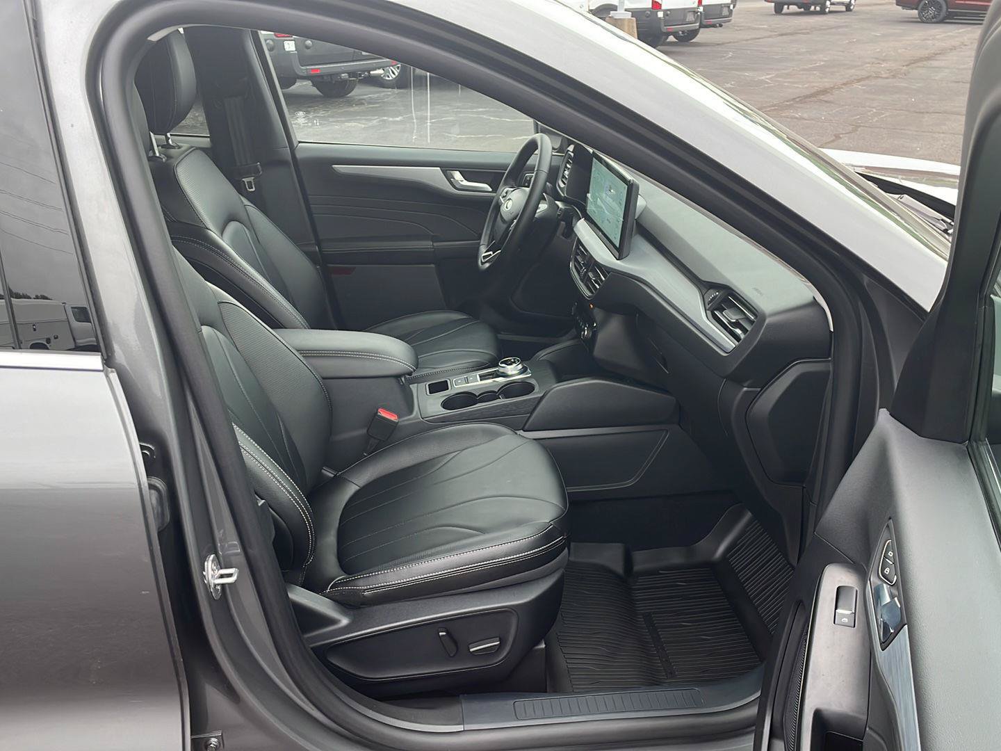 Used 2026 Ford Escape Platinum w/ Premium Technology Package AWD/4WD image 25