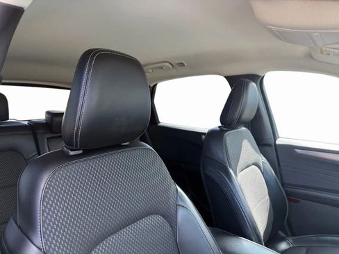 Used 2023 Ford Escape SE image 28