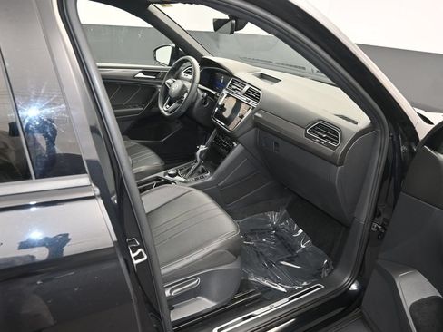Used 2022 Volkswagen Tiguan SE R-Line AWD/4WD image 10