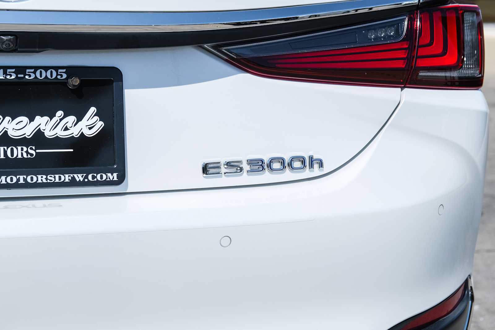Used 2022 Lexus ES 300h Ultra Luxury w/ Accessory Package 2 FWD image 14