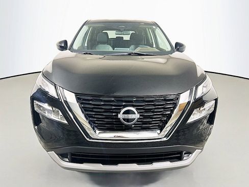 Used 2023 Nissan Rogue SV image 2