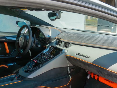 Used 2019 Lamborghini Aventador SVJ AWD/4WD image 14