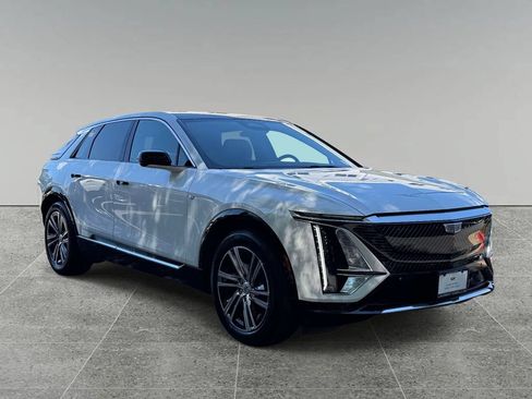 Used 2025 Cadillac Lyriq Luxury AWD/4WD image 9